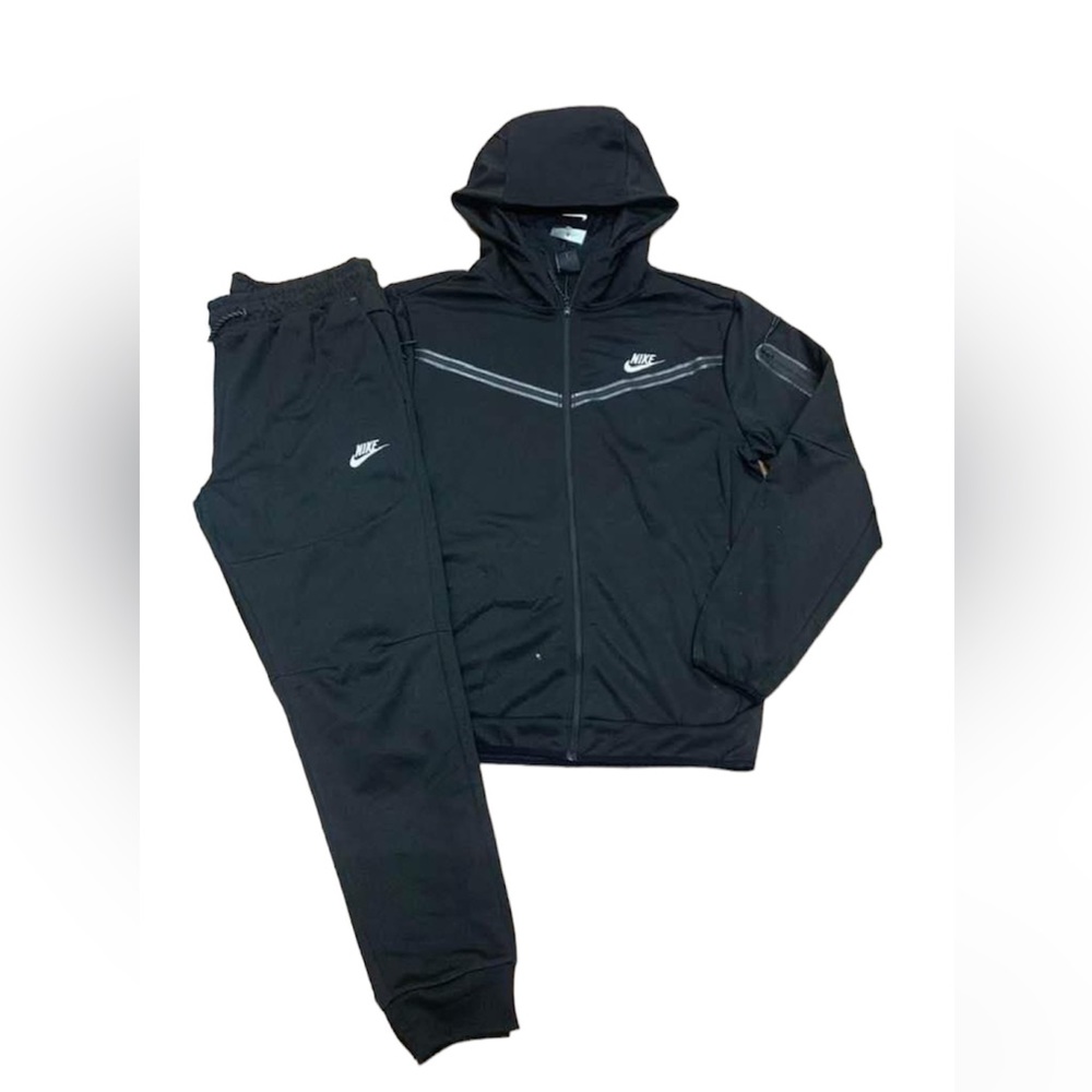 Men’s Nike sweatsuit 👟